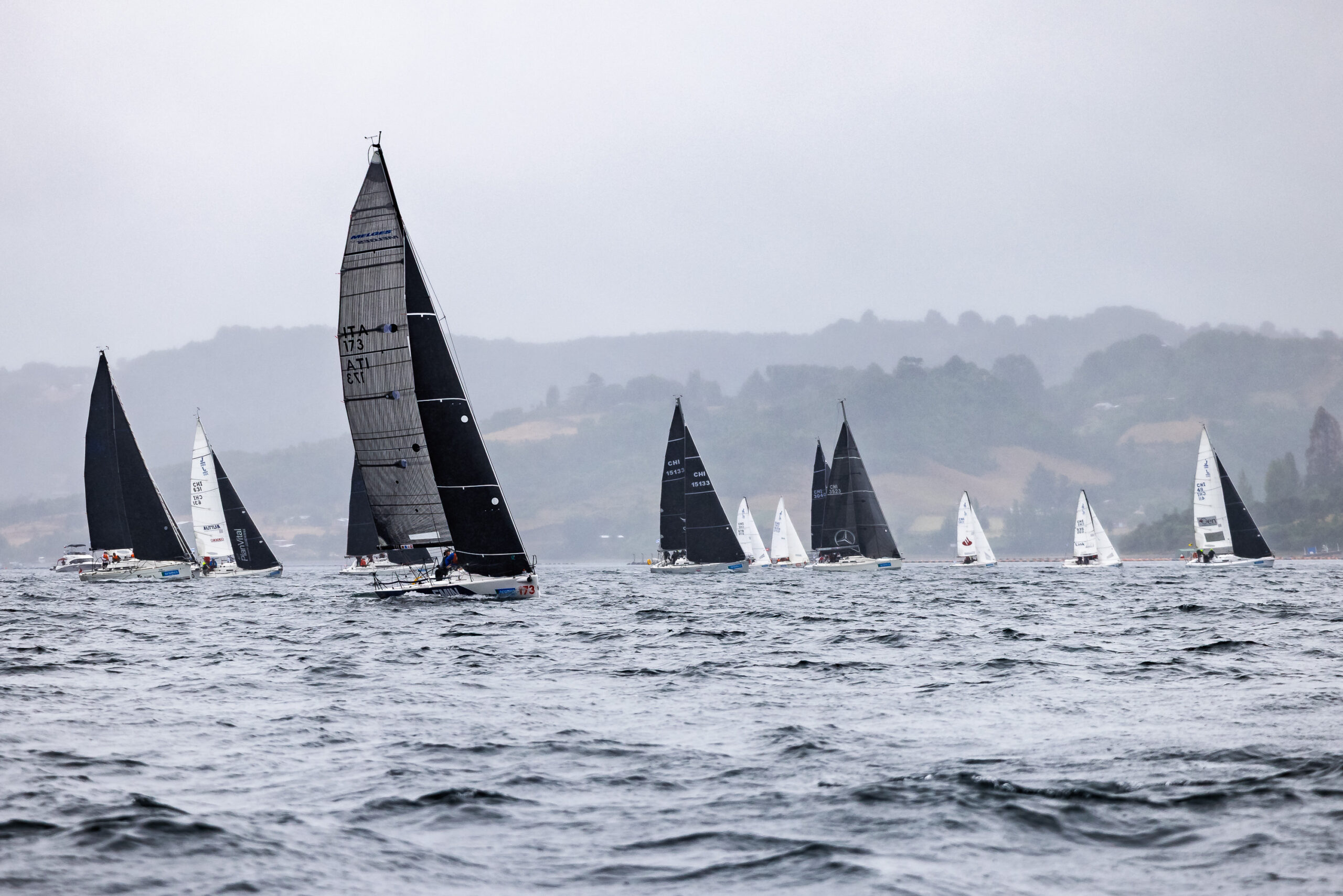 La lluvia no aguó la segunda etapa de la Regata Aramco Chiloé Bicentenario