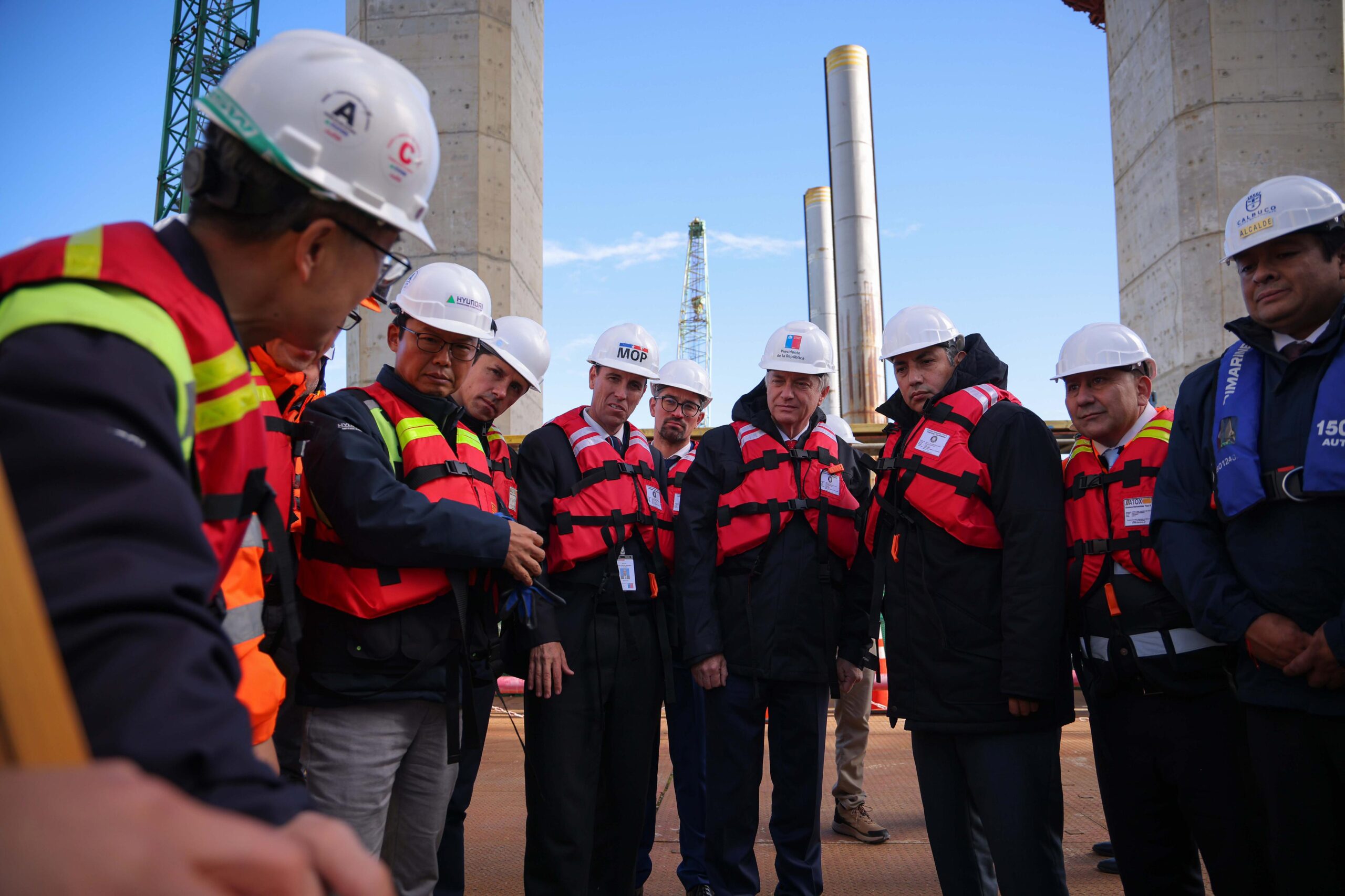 Presidente Kast constató avances del Puente Chacao
