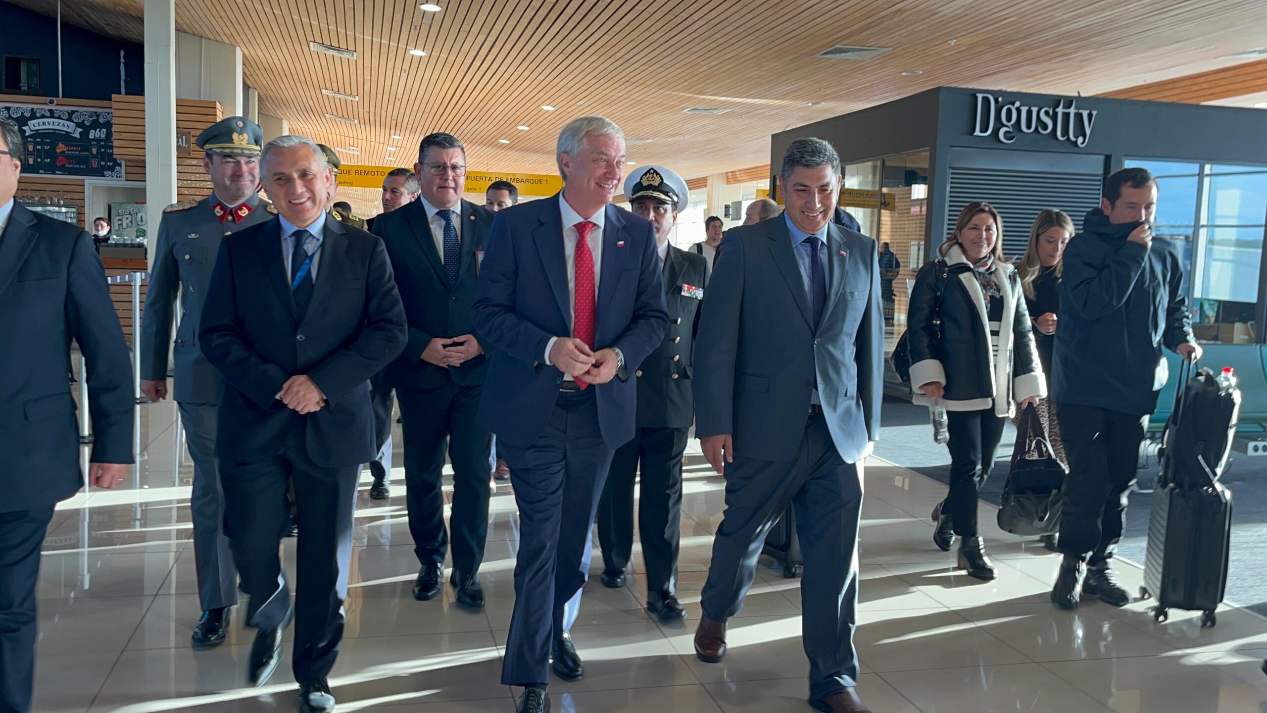 Presidente Kast defiende alza de combustibles y anuncia medidas para mitigar impacto