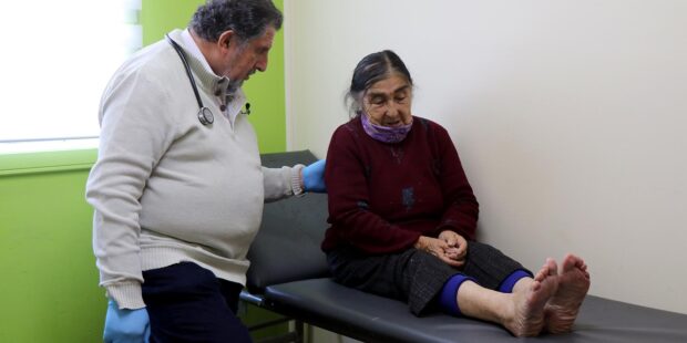 U. de Chile despliega en Chiloé operativos geriátricos y talleres para cuidadores y cuidadoras
