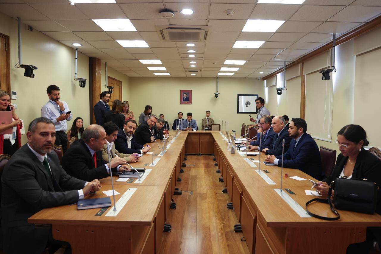 Diputado Bernales asume presidencia de la Comisión de Pesca, Acuicultura e Intereses Marítimos