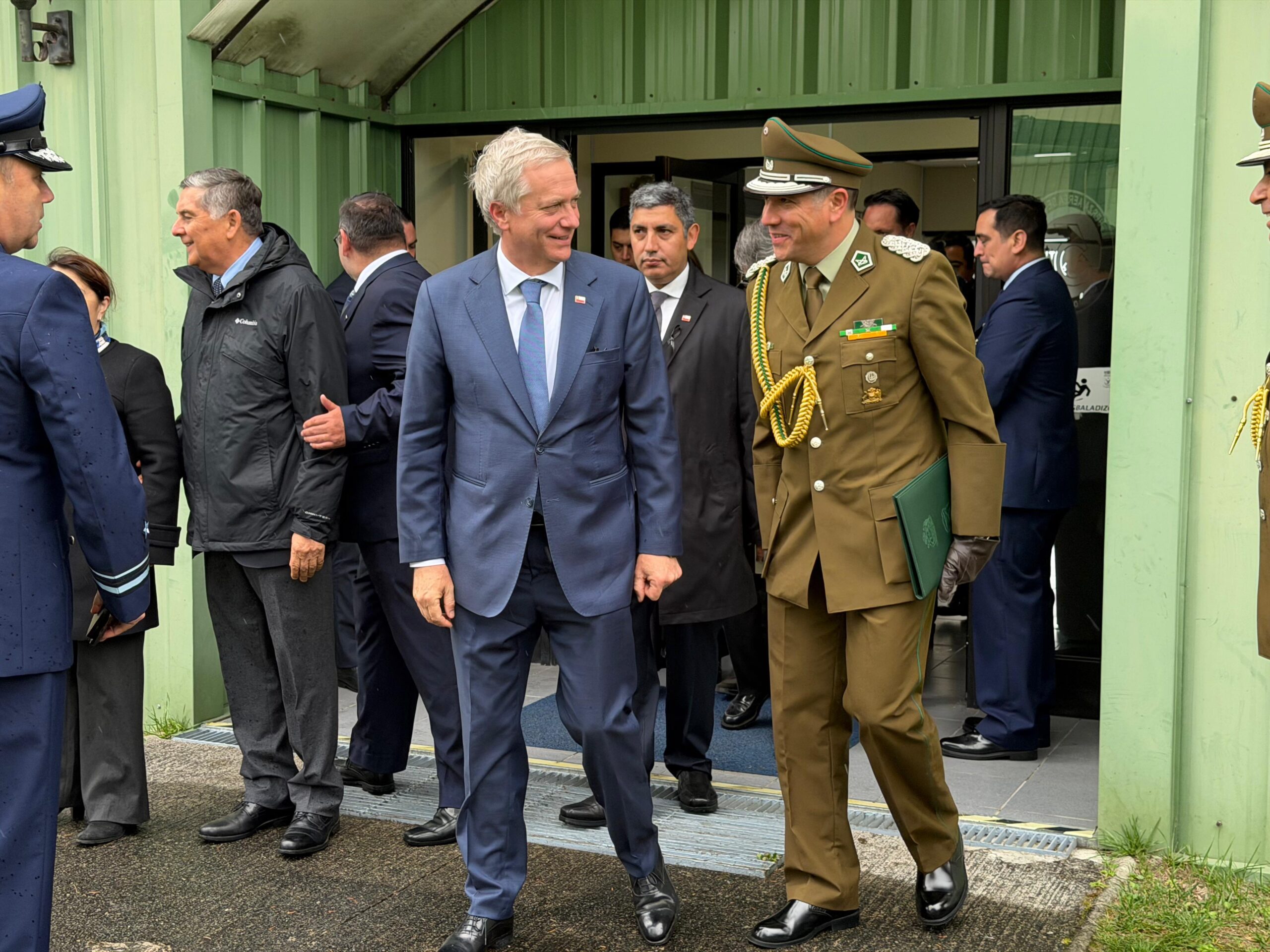 Presidente José Antonio Kast arribó a Los Lagos para funeral de carabinero asesinado