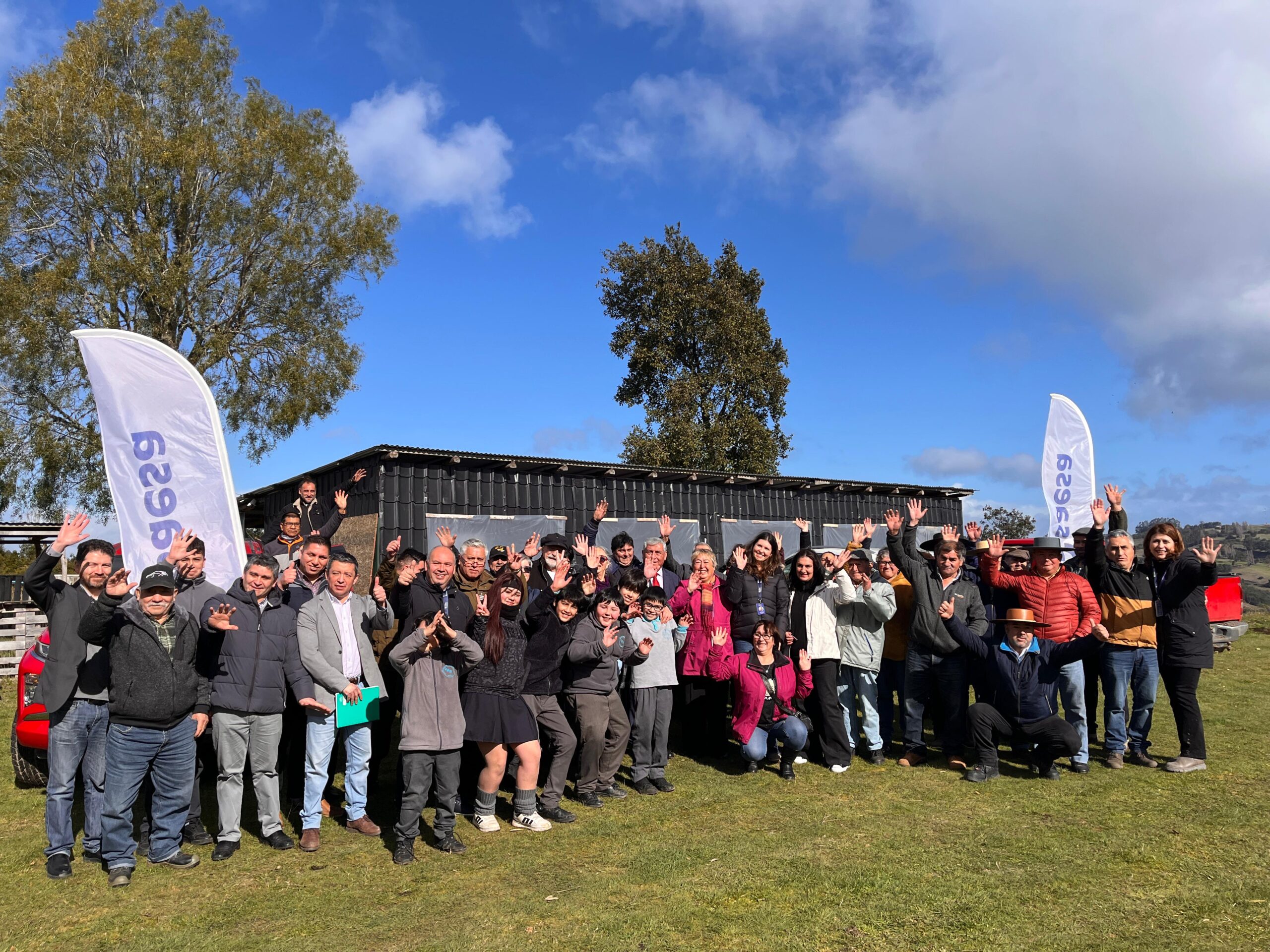 Saesa iluminó 23 espacios comunitarios en Chiloé durante el 2025