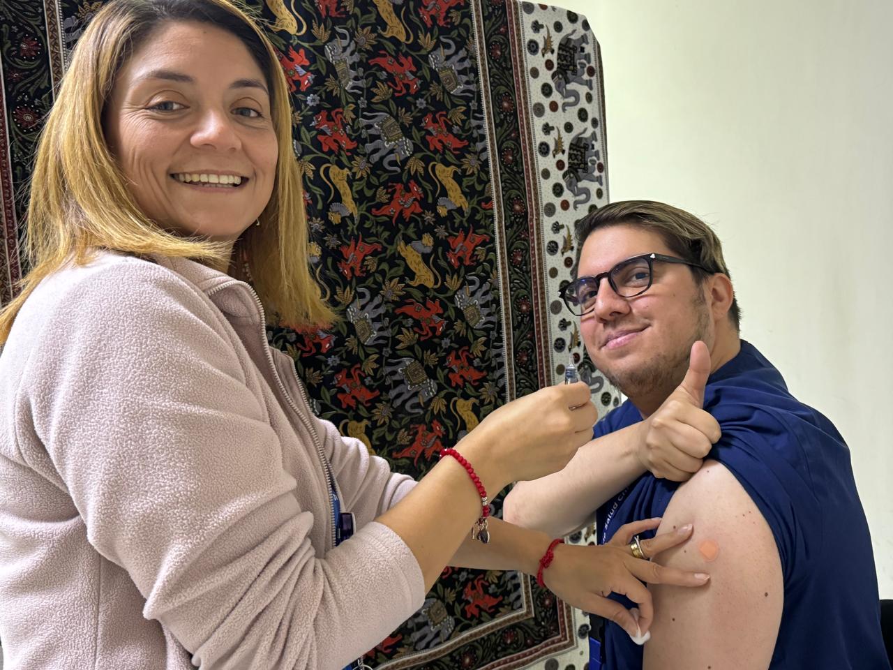 Influenza: funcionarios del Servicio de Salud Chiloé se vacunan y refuerzan llamado a inmunizarse