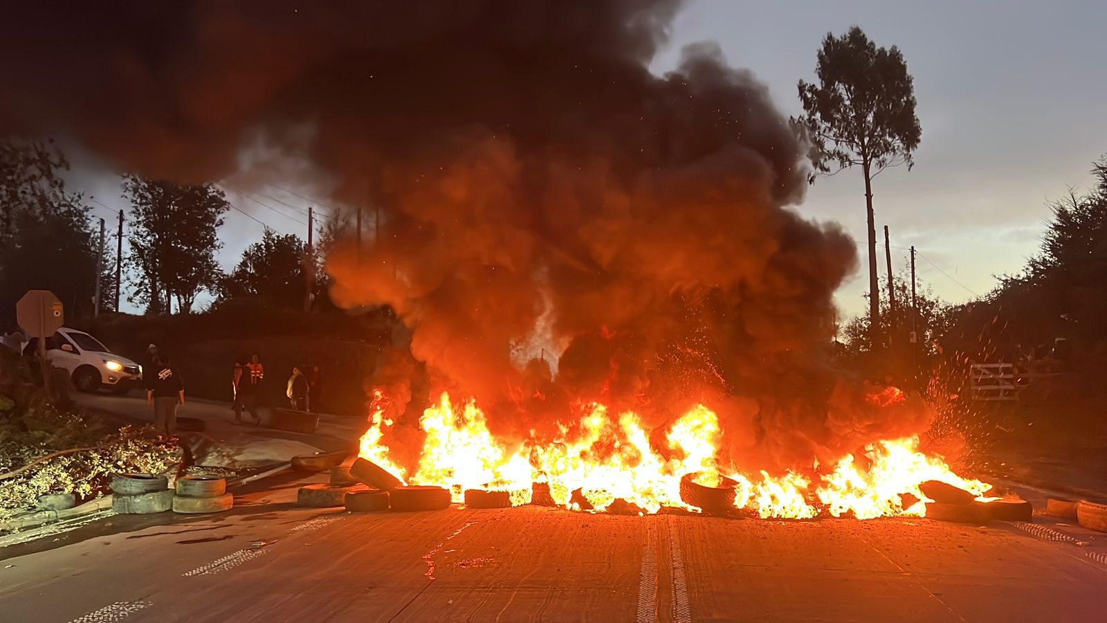 Seremi de Seguridad Pública advirtió denuncias por barricadas en medio de cortes de ruta en Chonchi