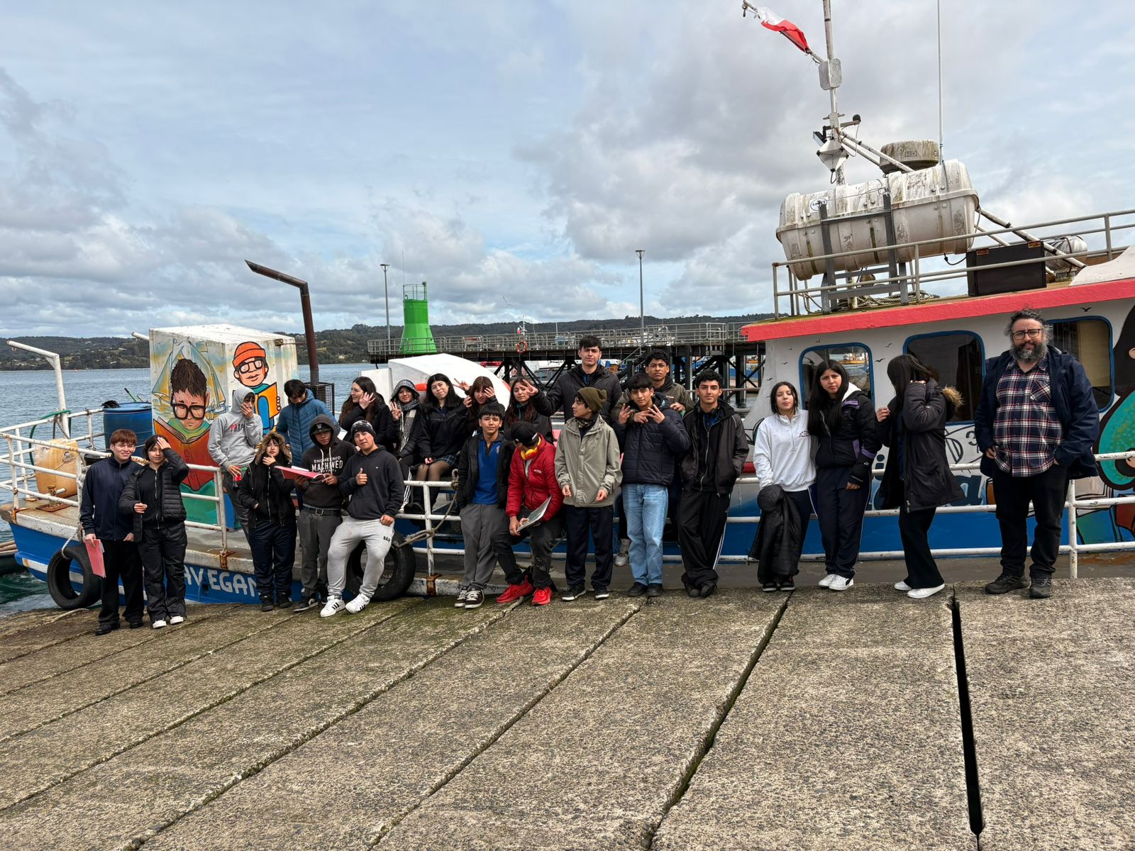 Día del Libro se celebra con Festival Ciudadano en Terminal de Puerto Montt y en Chiloé la Bibliolancha comienza recorrido en escuelas rurales