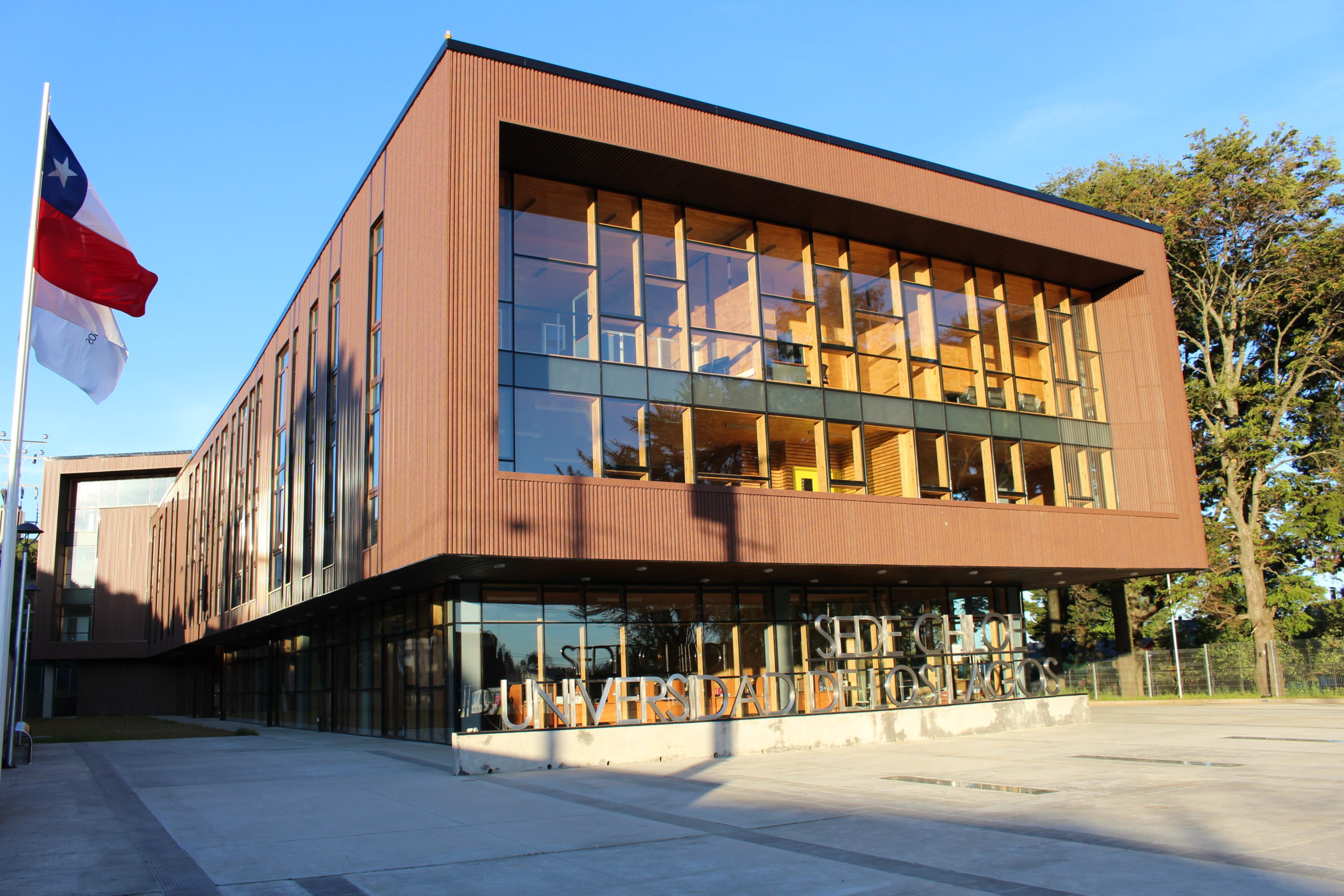 Detienen a estudiante por amenaza de tiroteo en la Universidad de Los Lagos en Castro