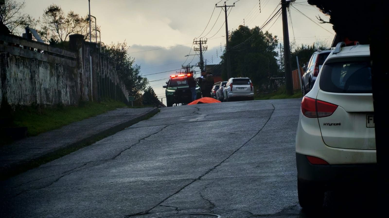 Carabineros investiga hallazgo de cuerpo en plena vía pública en Ancud
