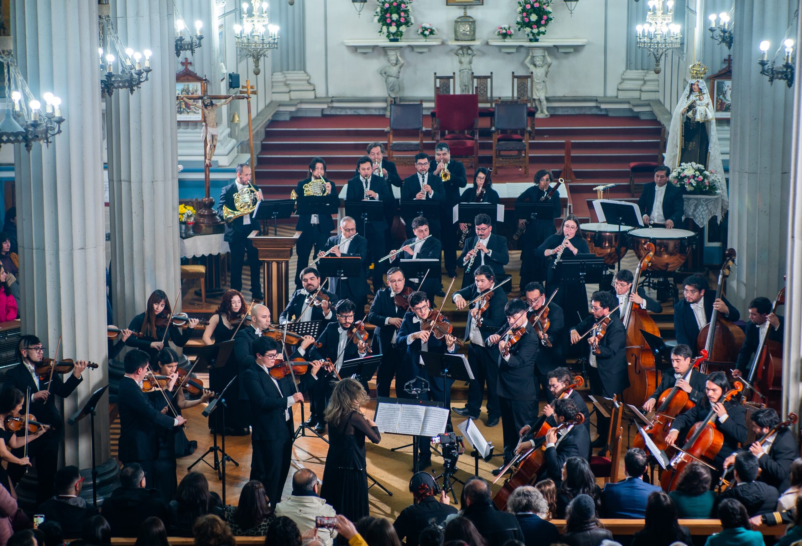 Orquesta de Cámara de Puerto Montt trae conciertos gratuitos a las iglesias patrimoniales de Castro y Achao