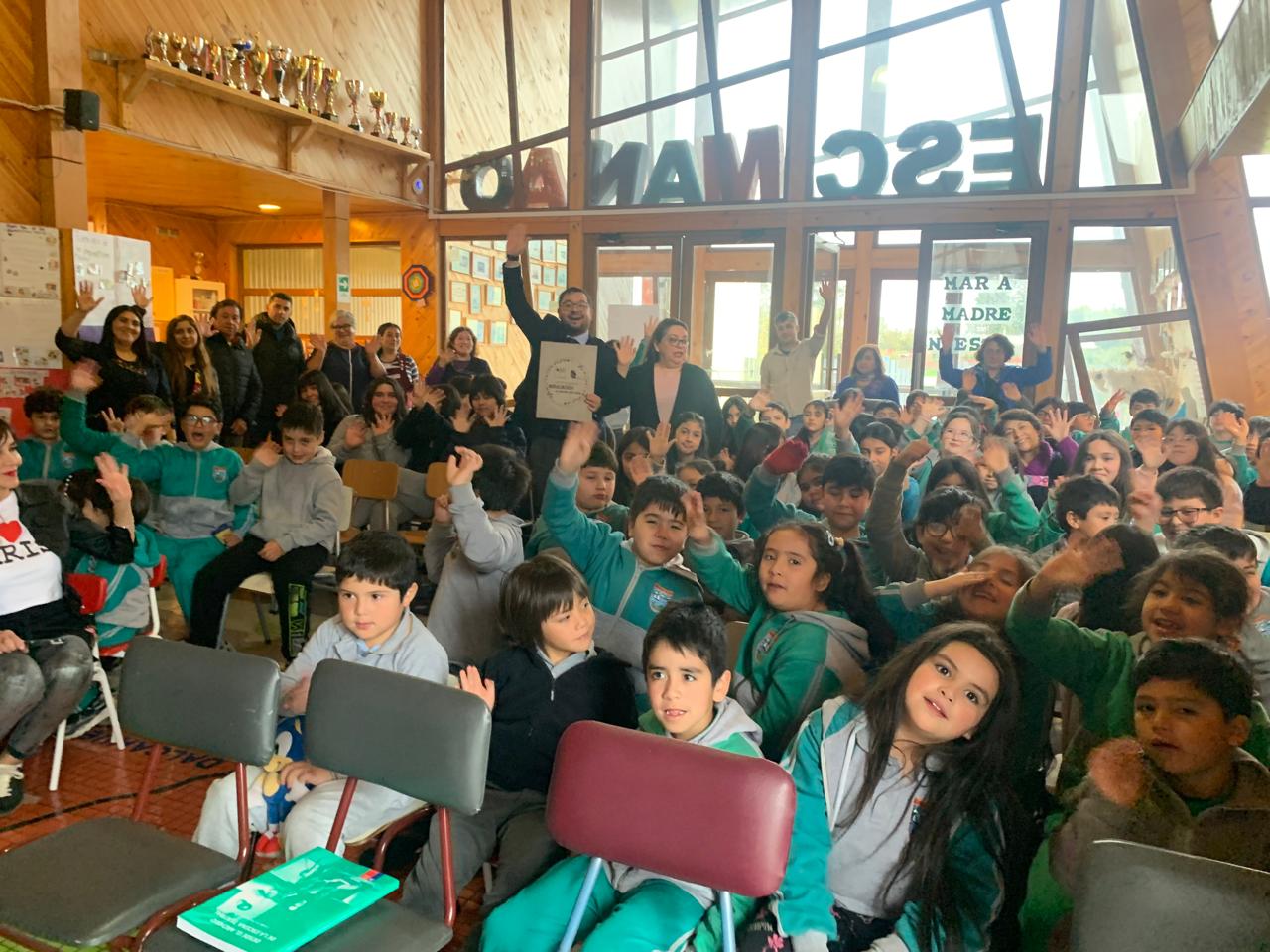 Ministerio de las Culturas entrega “Sello Acciona” a escuelas rurales de Chiloé y releva el rol del arte en la educación