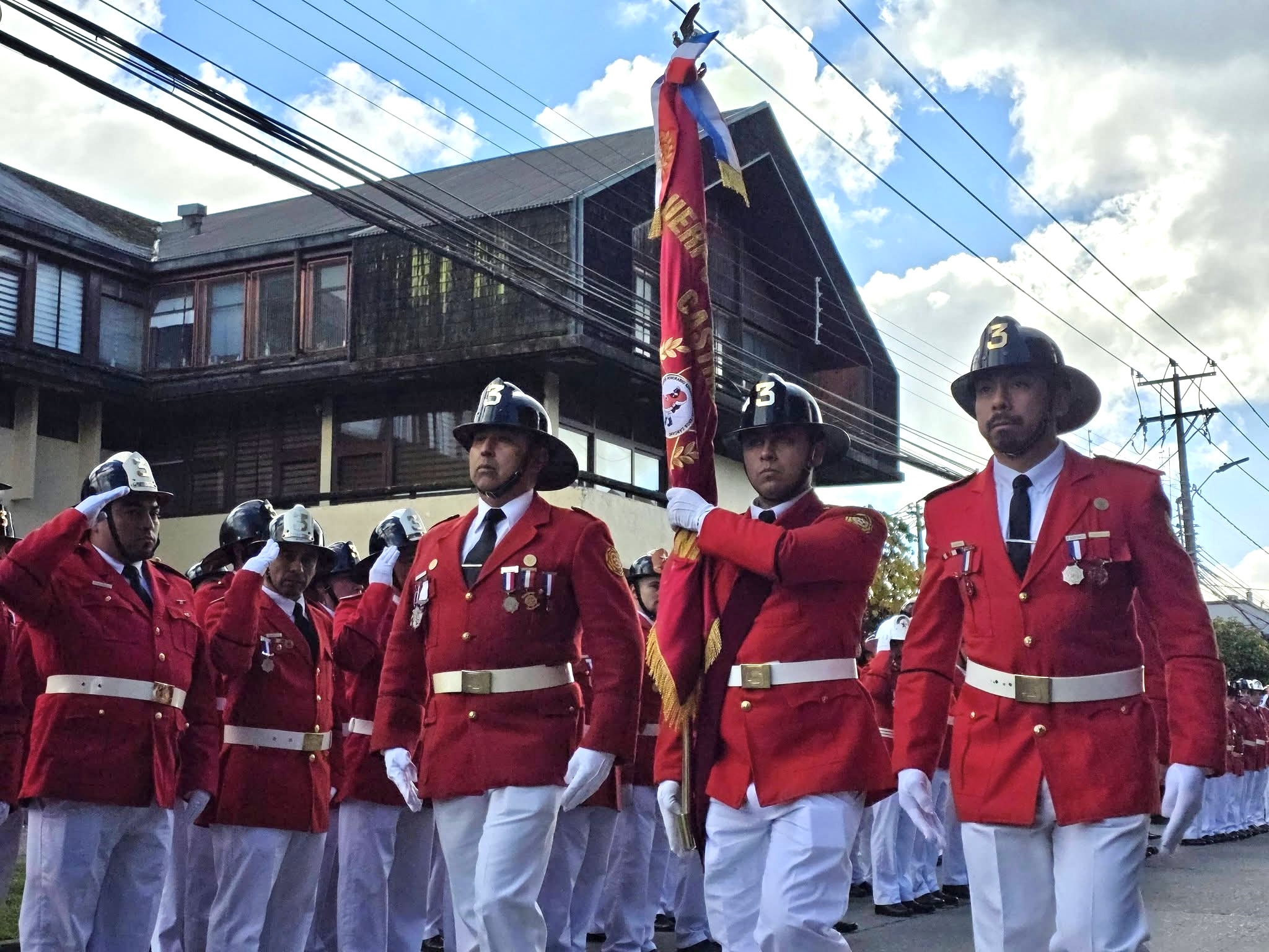 Tercera Compañía de Bomberos de Castro celebró 100 años con ceremonia y desfile