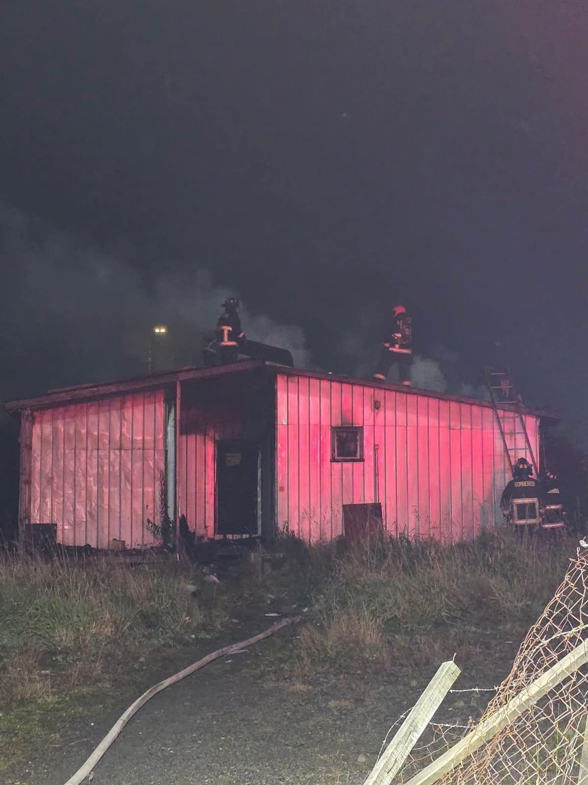 Labocar de Puerto Montt investiga incendio que dejó dos fallecidos en Quellón