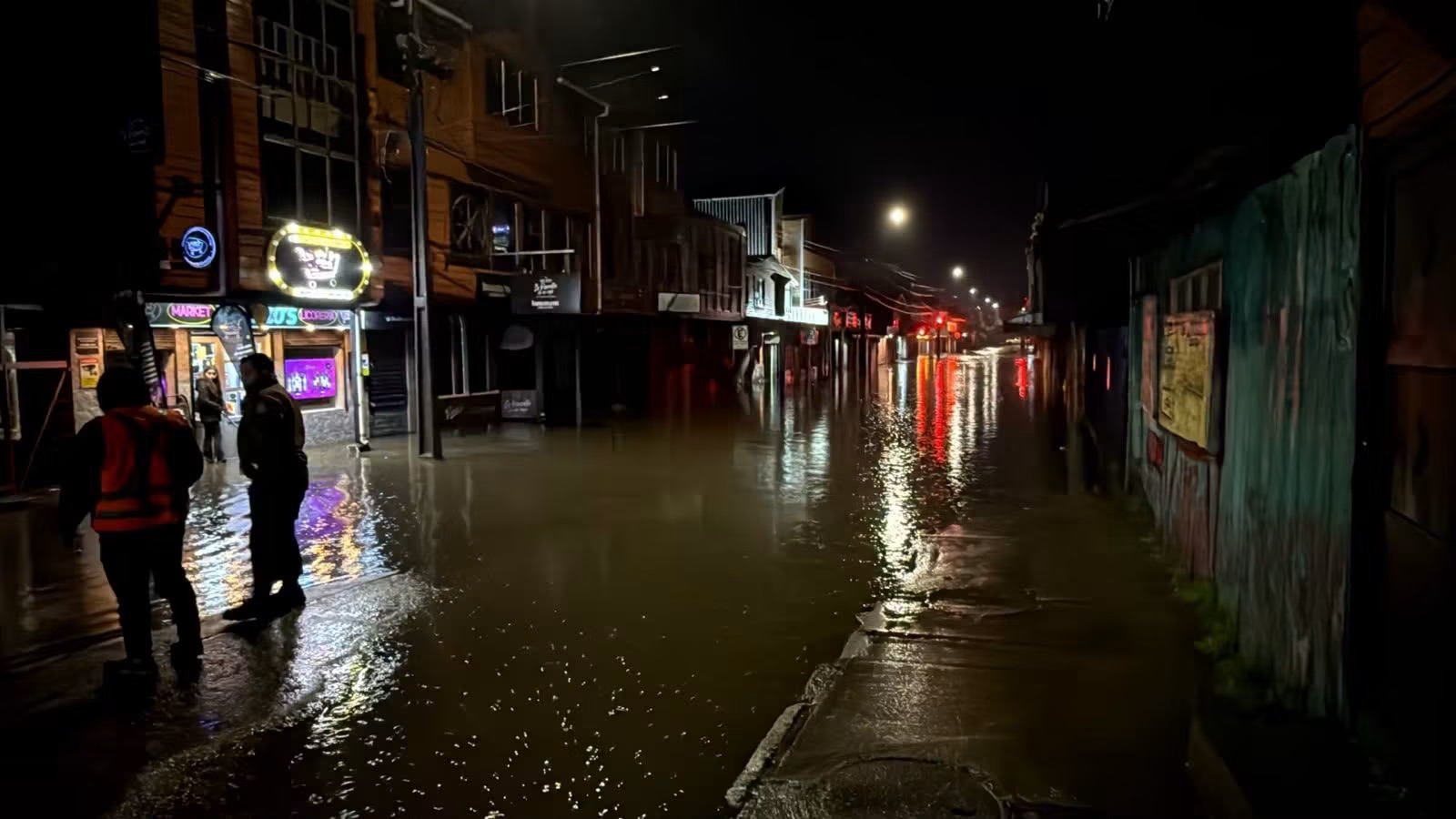 Desborde de río La Toma provoca inundación en Ancud