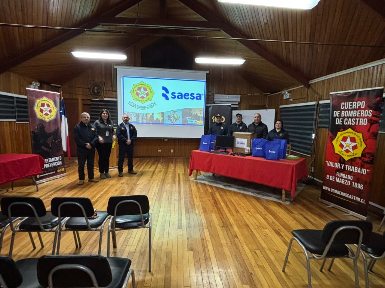 Saesa apoya trabajo de Bomberos de Castro y Dalcahue con equipos tecnológicos