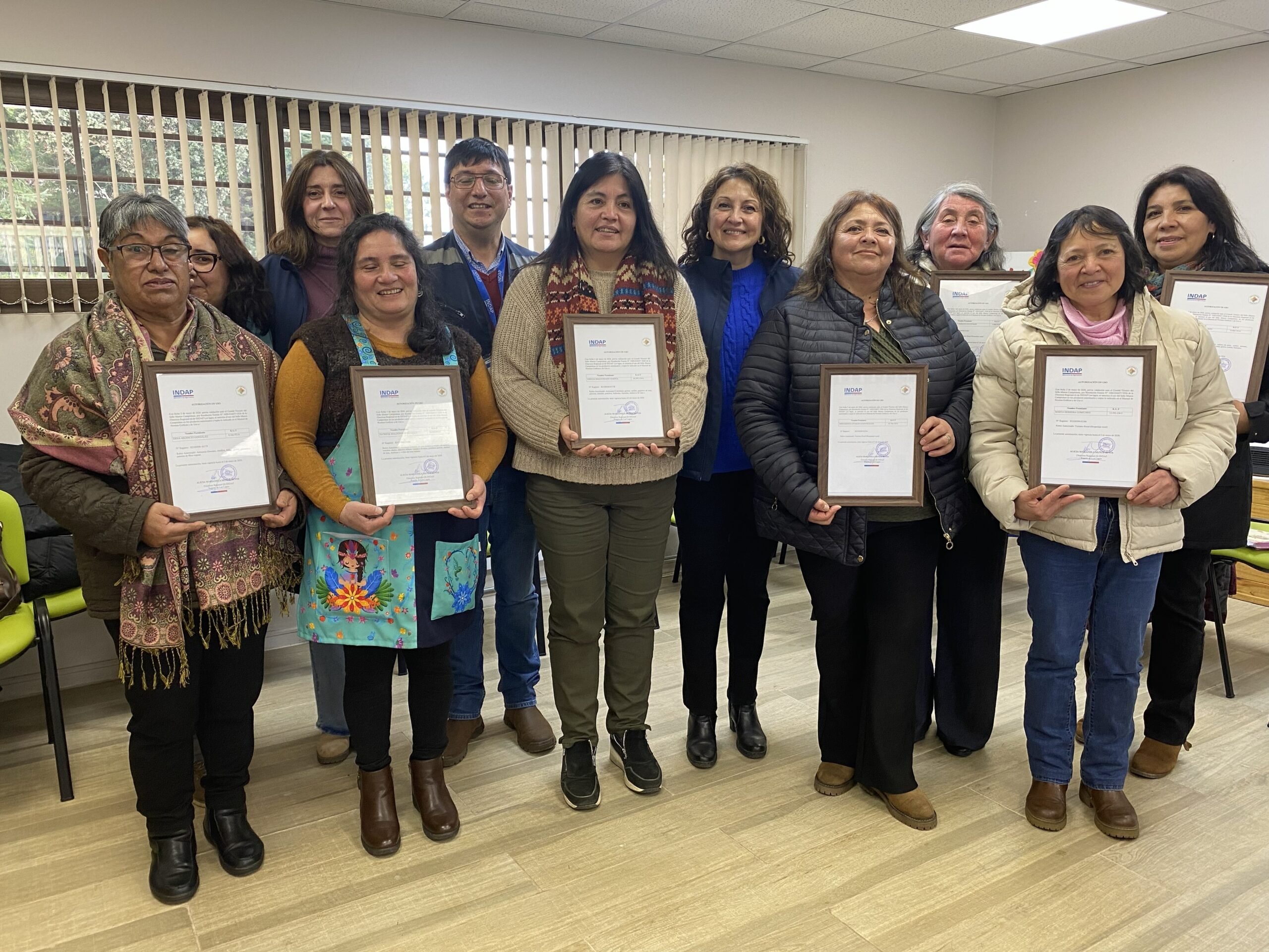 En Ancud entregan el Sello Manos Campesinas a siete usuarias de INDAP que se dedican a la artesanía y el turismo rural