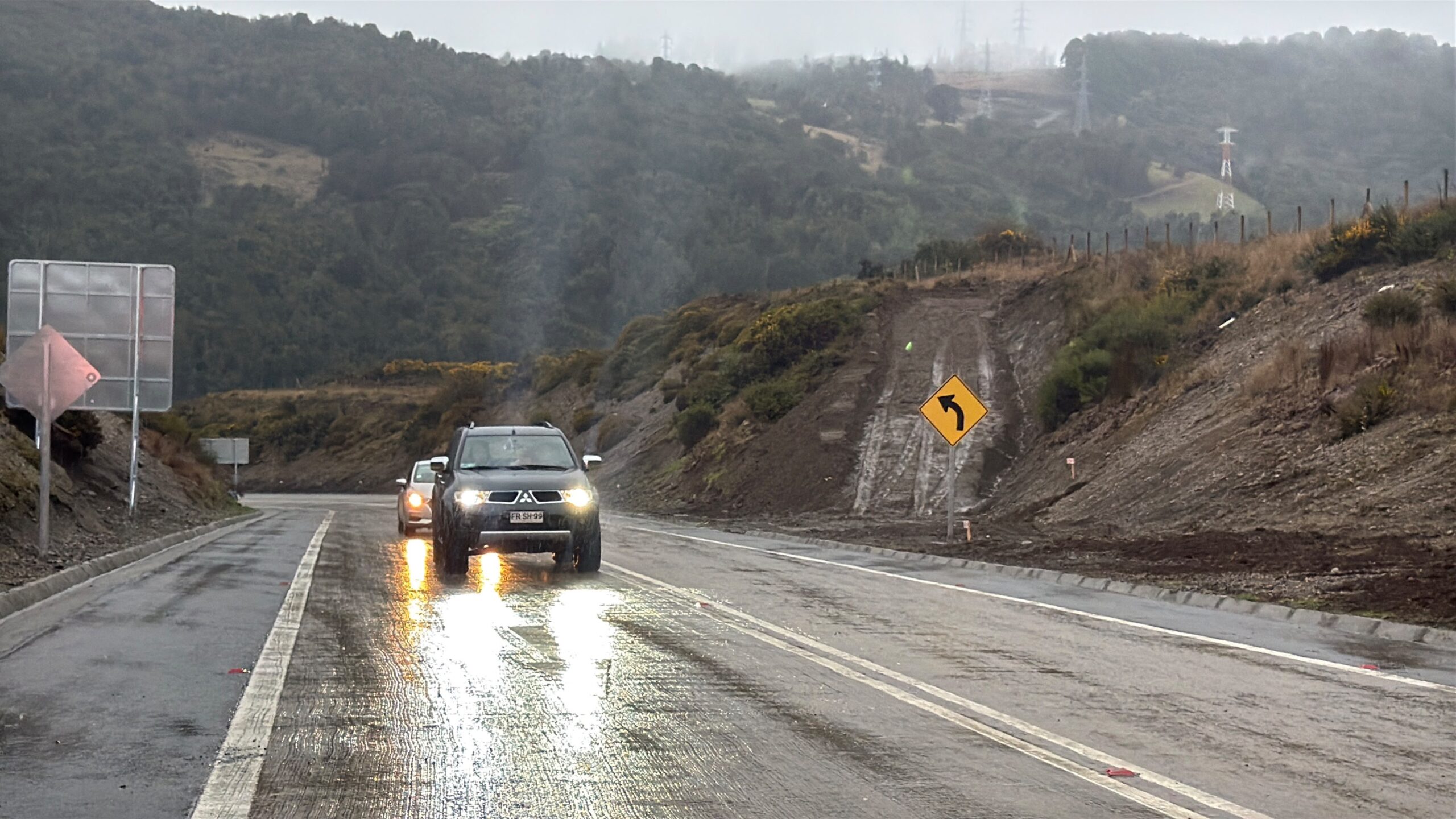 Restringen preventivamente una pista del bypass Castro-Chonchi por acumulación de agua