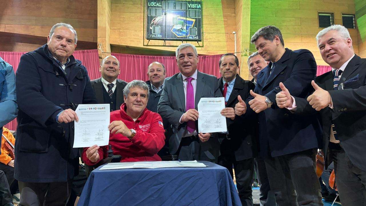 Alcaldes de Chiloé y Gobierno Regional lanzan concurso para crear la bandera del Archipiélago